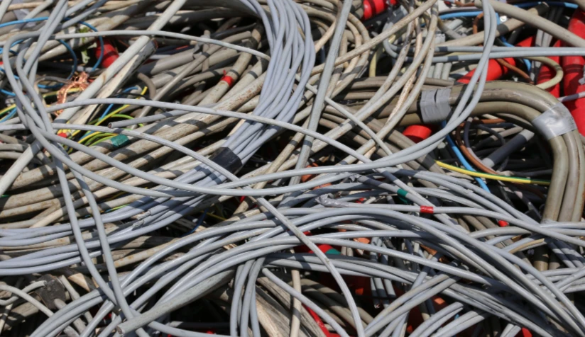 sisa dan besi bekas kabel