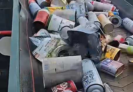 The flower box material is separated from iron and aluminum, and then broken into clumps.